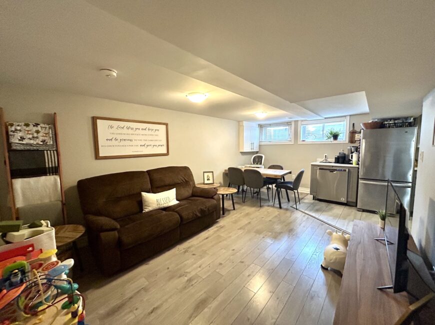 **SECORD WOODS** Beautiful 2 Bedroom!!