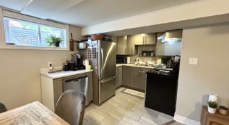 **SECORD WOODS** Beautiful 2 Bedroom!!