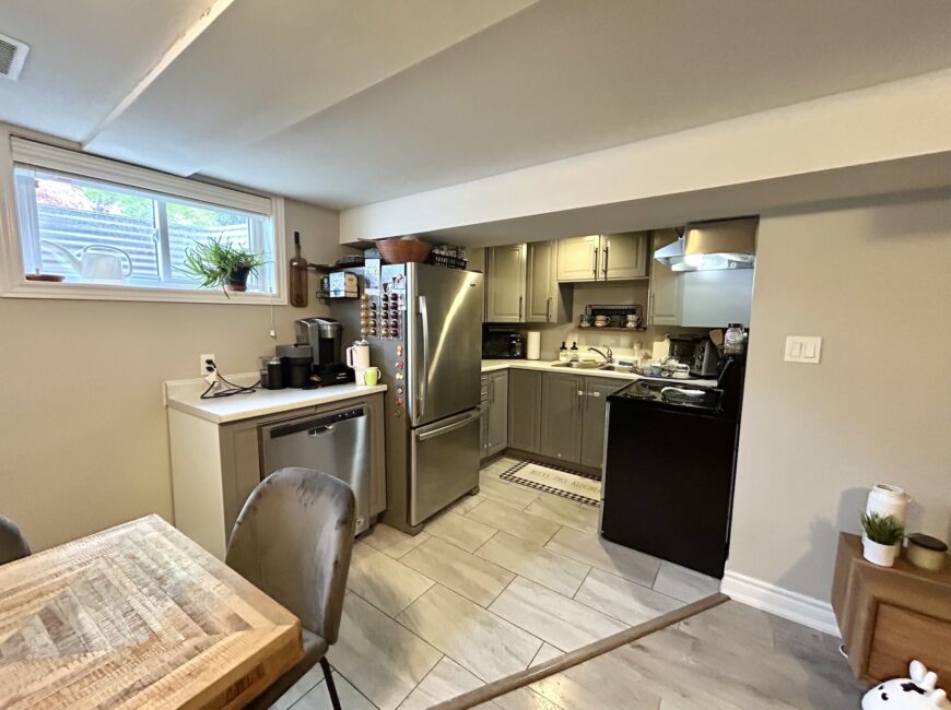 **SECORD WOODS** Beautiful 2 Bedroom!!