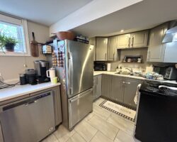 **SECORD WOODS** Beautiful 2 Bedroom!!