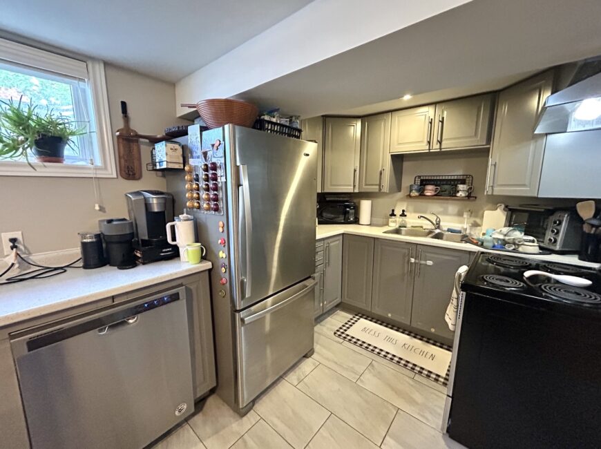 **SECORD WOODS** Beautiful 2 Bedroom!!