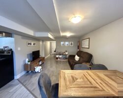 **SECORD WOODS** Beautiful 2 Bedroom!!