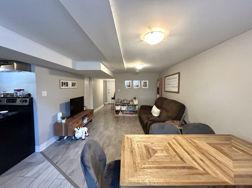 **SECORD WOODS** Beautiful 2 Bedroom!!