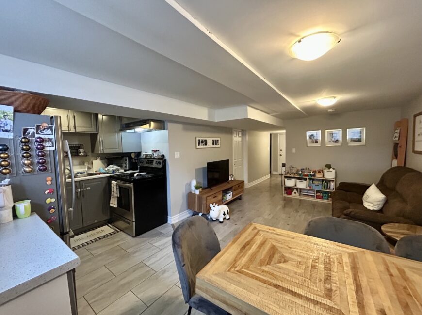 **SECORD WOODS** Beautiful 2 Bedroom!!