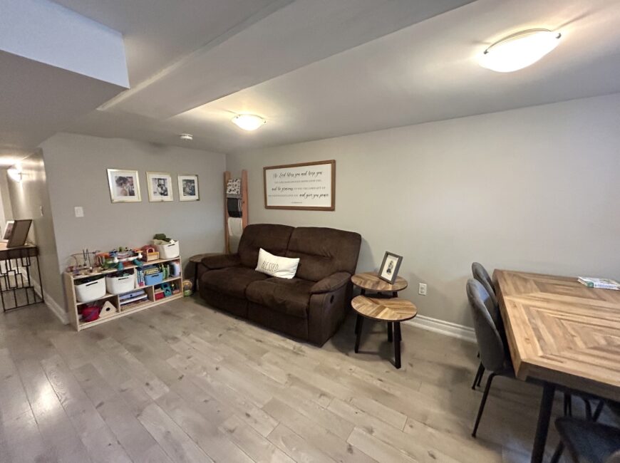 **SECORD WOODS** Beautiful 2 Bedroom!!