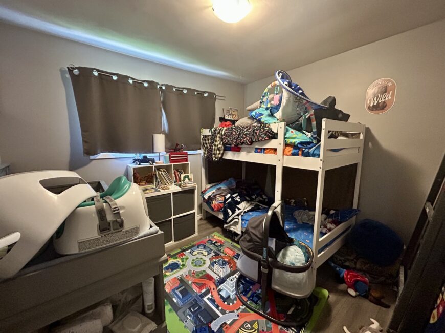 **NORTH END** Main Floor 3 Bedroom Apartment!!