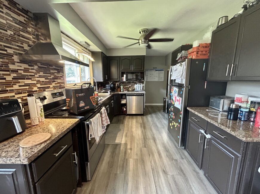 **NORTH END** Main Floor 3 Bedroom Apartment!!