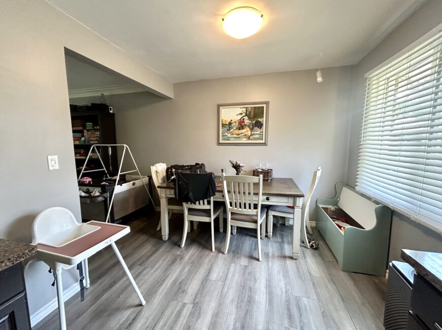 **NORTH END** Main Floor 3 Bedroom Apartment!!
