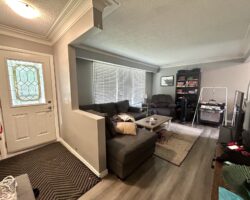 **NORTH END** Main Floor 3 Bedroom Apartment!!