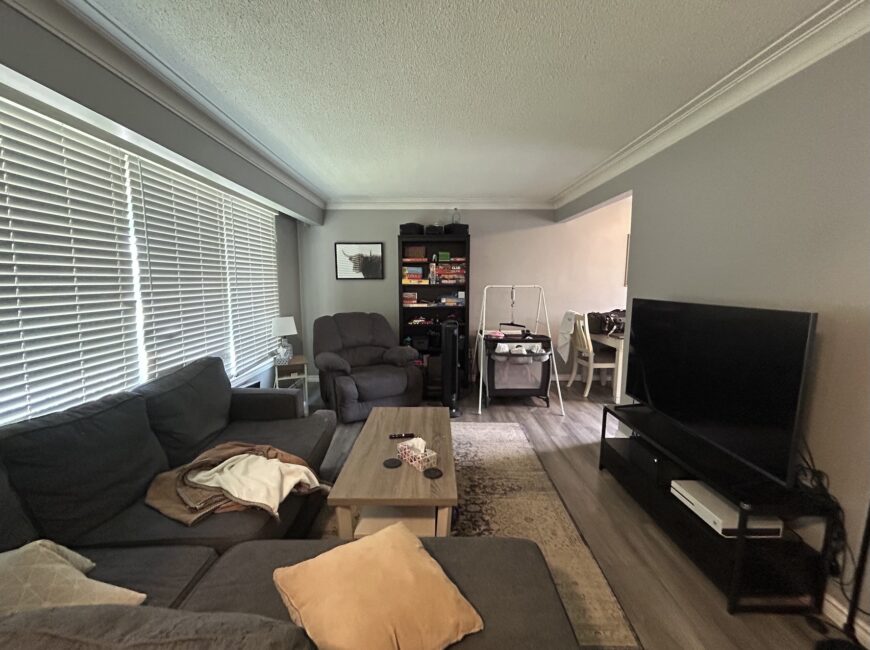 **NORTH END** Main Floor 3 Bedroom Apartment!!