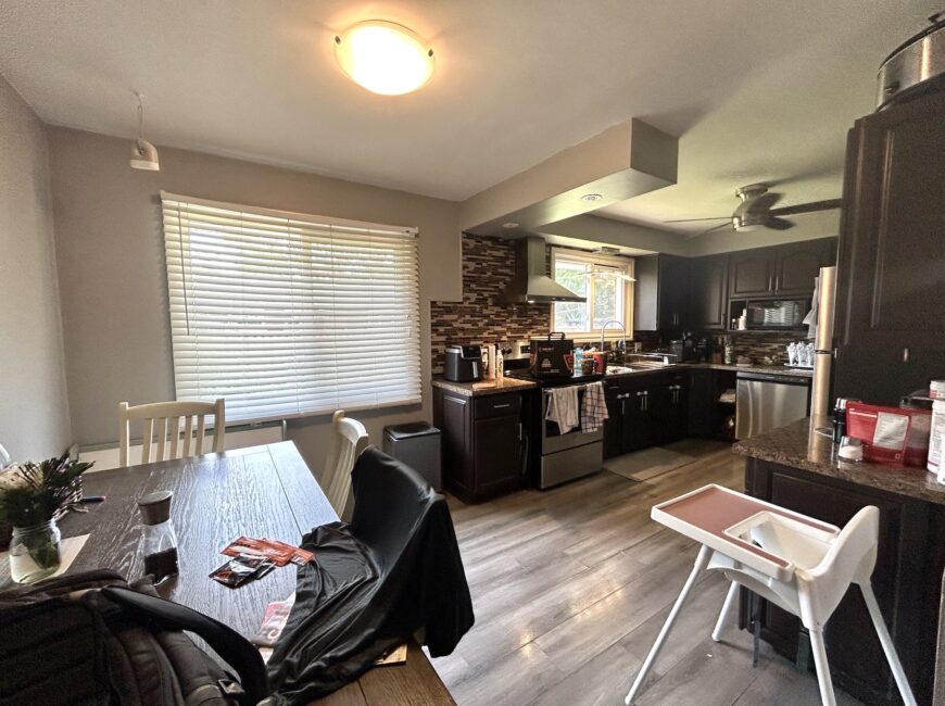 **NORTH END** Main Floor 3 Bedroom Apartment!!