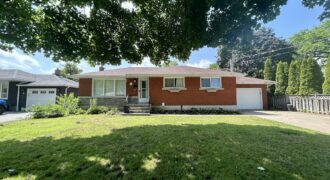**NORTH END** Main Floor 3 Bedroom Apartment!!