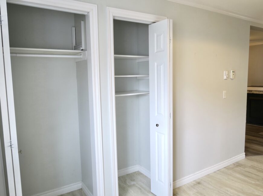 **RENOVATED** 1 Bedroom Unit in Welland!!