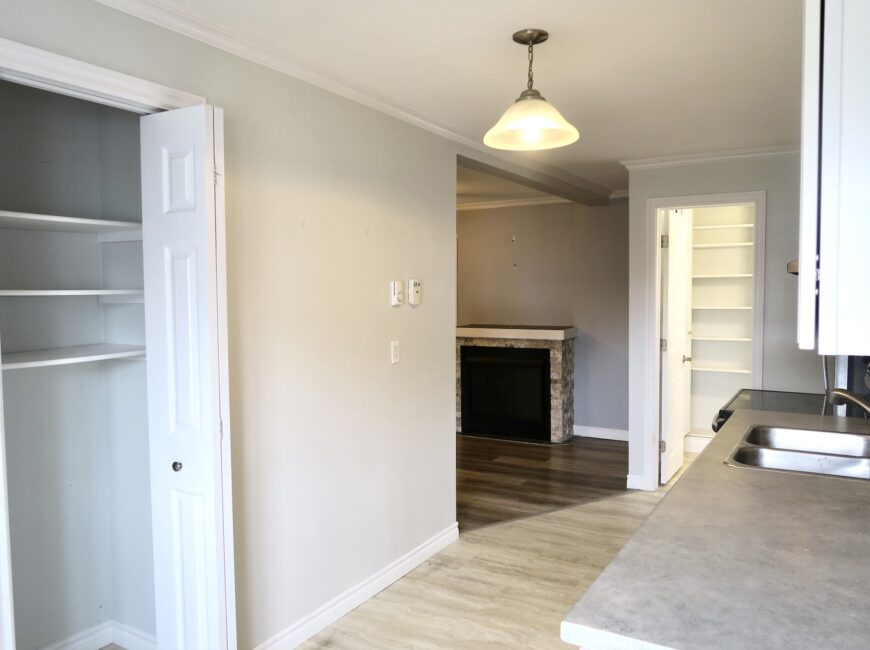 **RENOVATED** 1 Bedroom Unit in Welland!!