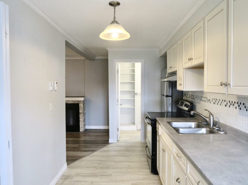 **RENOVATED** 1 Bedroom Unit in Welland!!