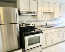 **RENOVATED** 1 Bedroom Unit in Welland!!
