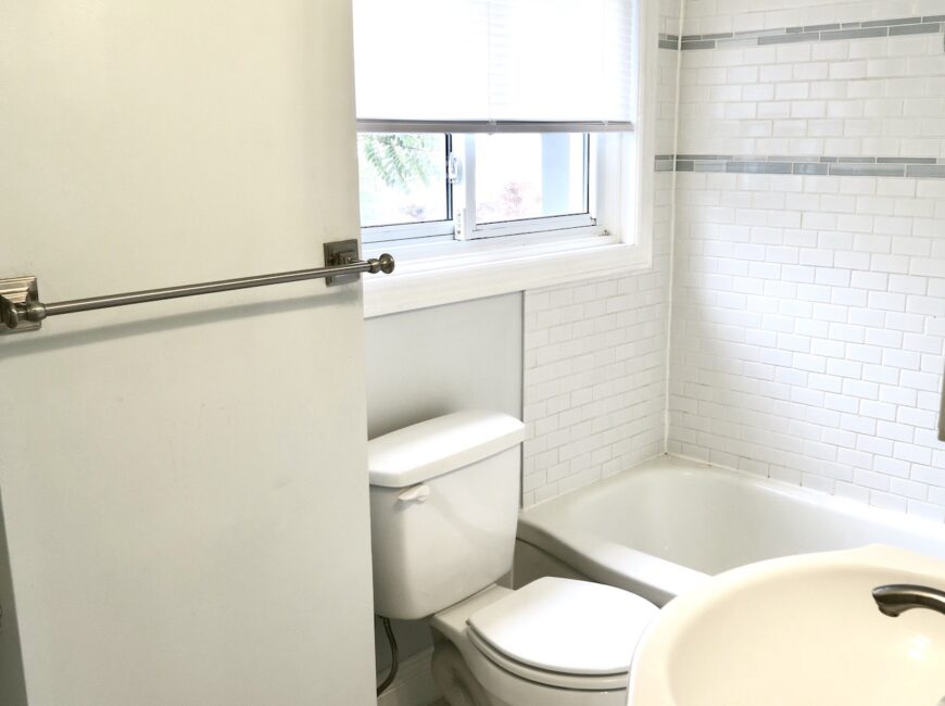 **RENOVATED** 1 Bedroom Unit in Welland!!