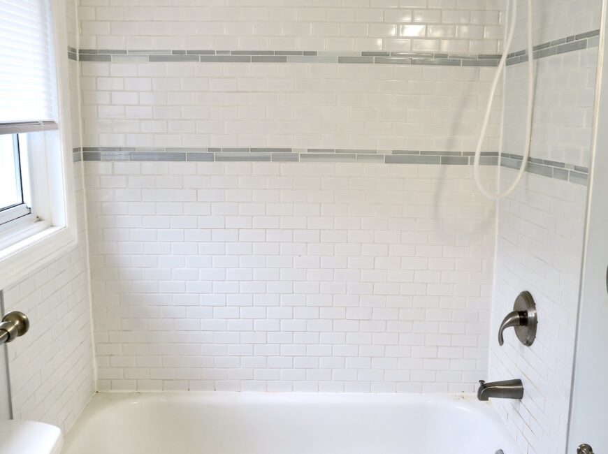 **RENOVATED** 1 Bedroom Unit in Welland!!