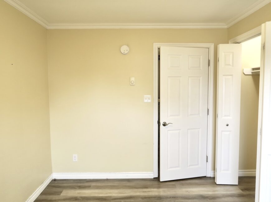 **RENOVATED** 1 Bedroom Unit in Welland!!