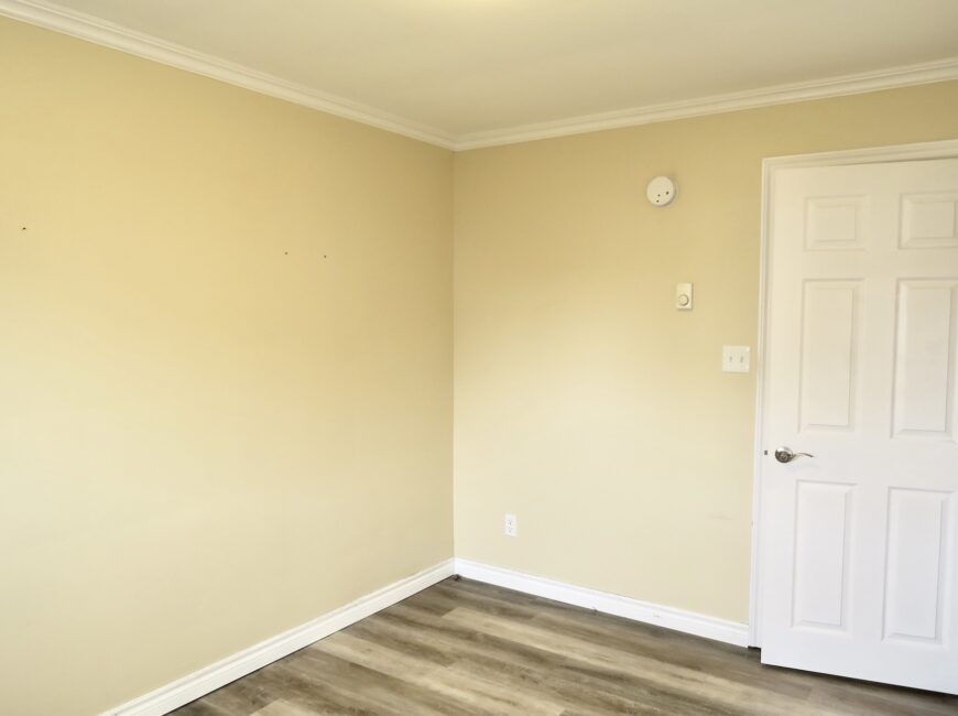 **RENOVATED** 1 Bedroom Unit in Welland!!