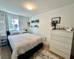 **SECORD WOODS** Modern 3 Bedroom Home!!
