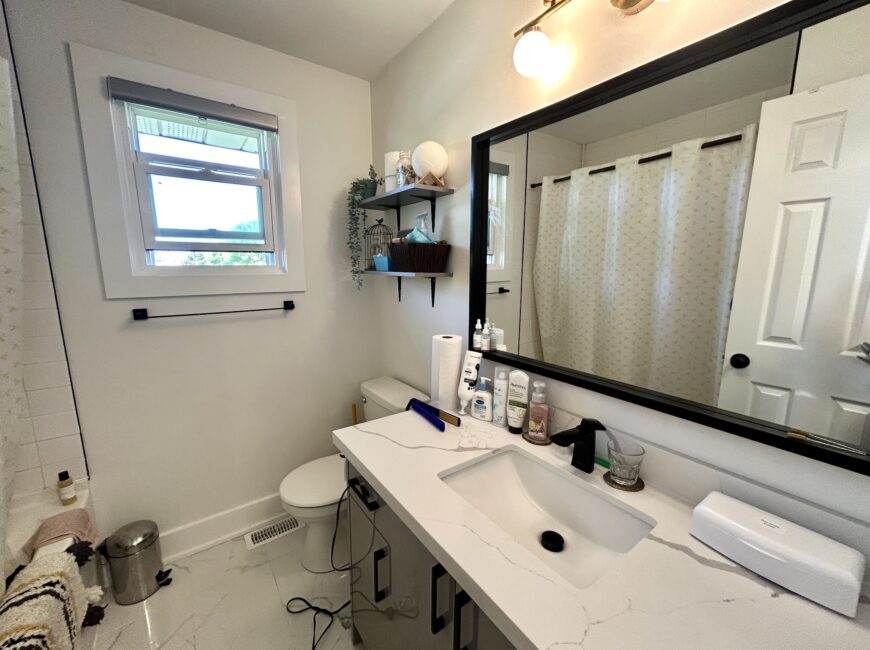**SECORD WOODS** Modern 3 Bedroom Home!!