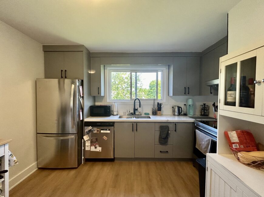 **SECORD WOODS** Modern 3 Bedroom Home!!