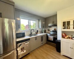 **SECORD WOODS** Modern 3 Bedroom Home!!
