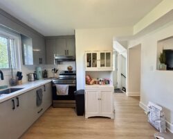 **SECORD WOODS** Modern 3 Bedroom Home!!