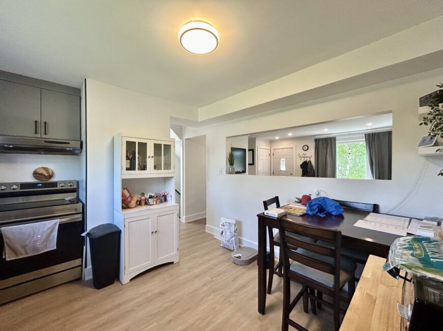 **SECORD WOODS** Modern 3 Bedroom Home!!