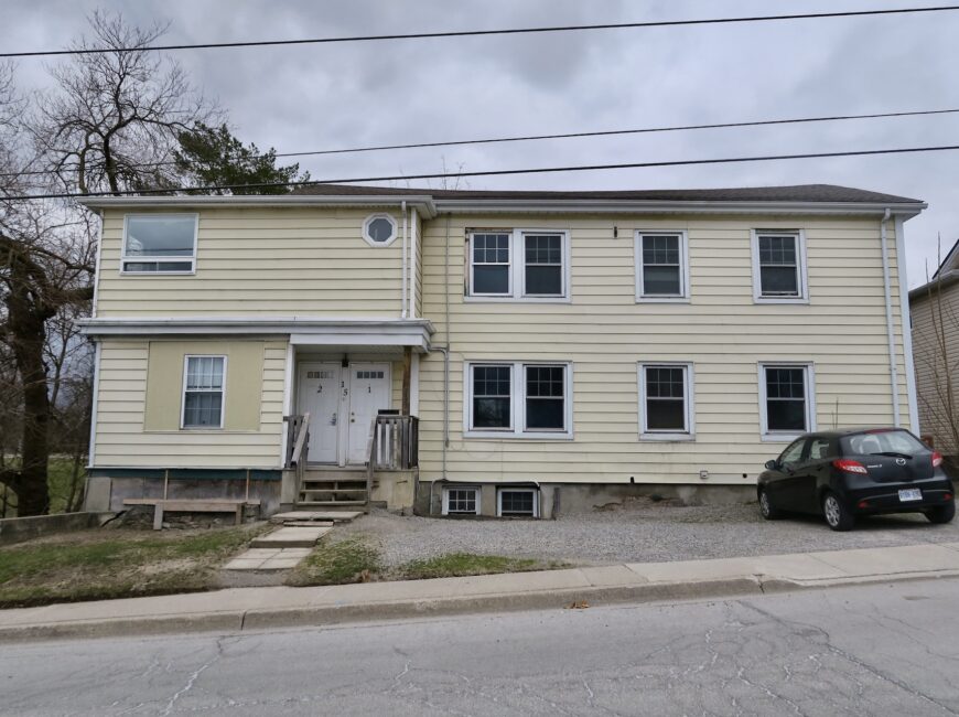 **SPACIOUS** 3 Bedroom Unit in Western Hill!!