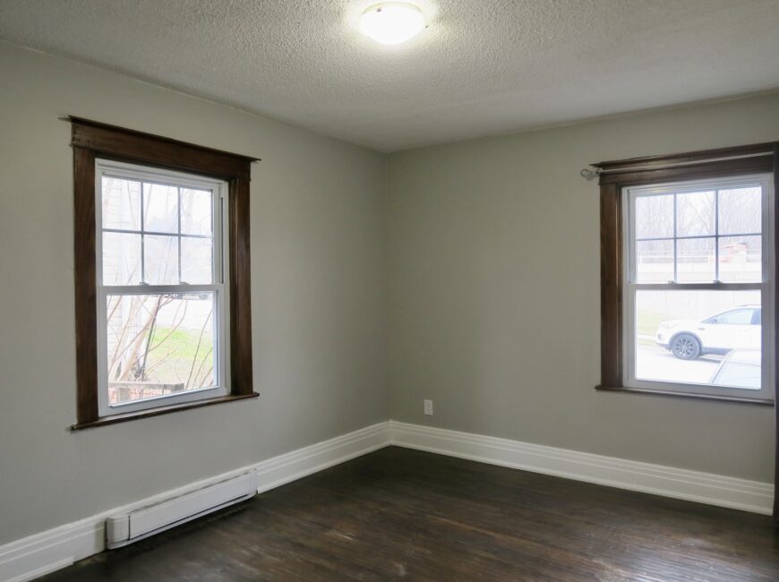 **SPACIOUS** 3 Bedroom Unit in Western Hill!!