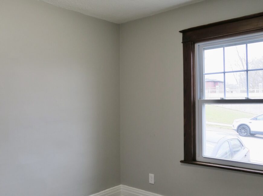 **SPACIOUS** 3 Bedroom Unit in Western Hill!!
