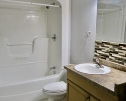 **SPACIOUS** 3 Bedroom Unit in Western Hill!!