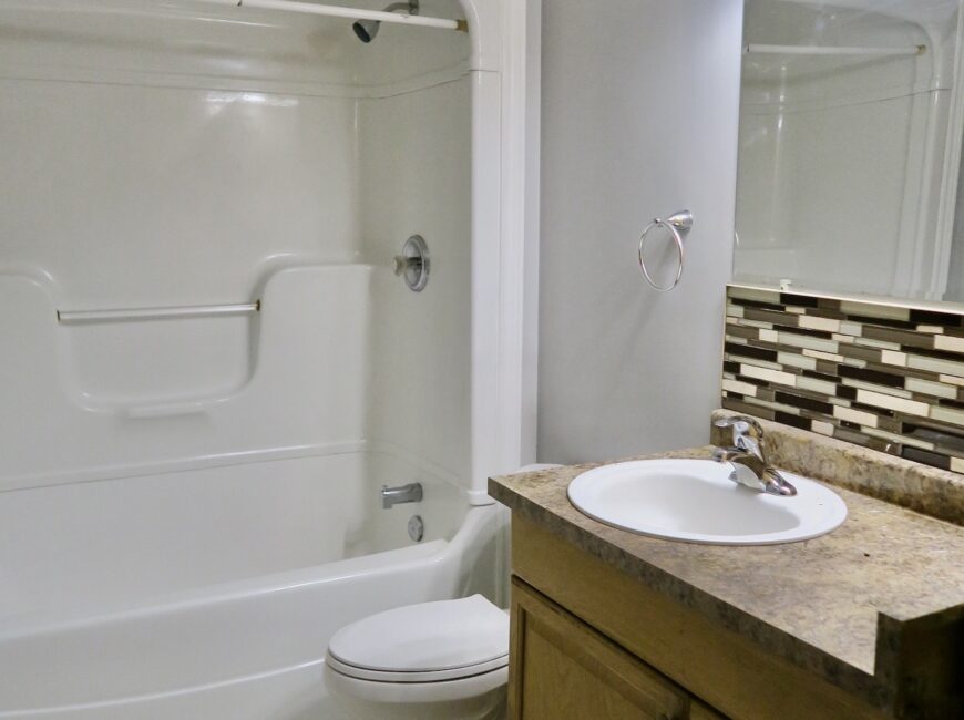 **SPACIOUS** 3 Bedroom Unit in Western Hill!!