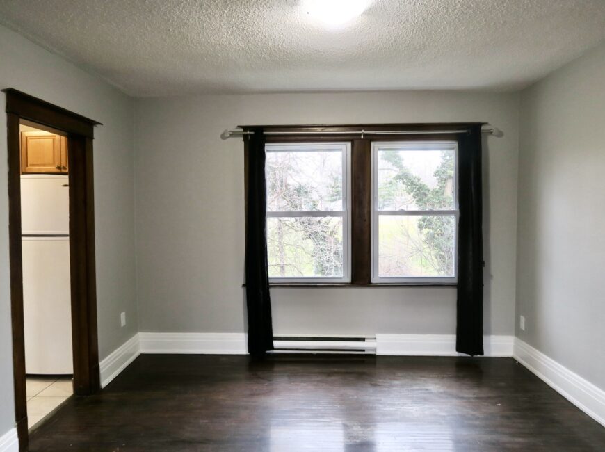 **SPACIOUS** 3 Bedroom Unit in Western Hill!!