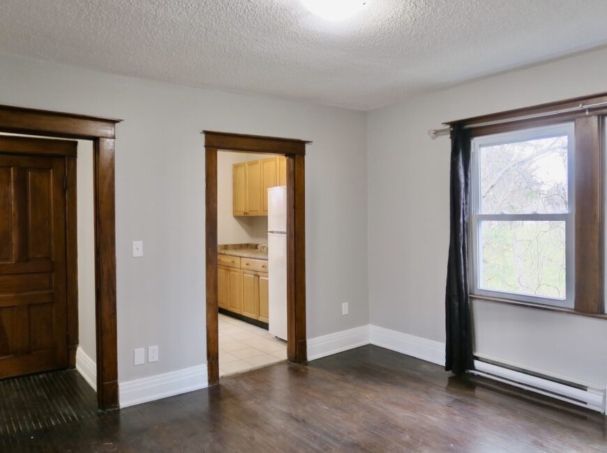 **SPACIOUS** 3 Bedroom Unit in Western Hill!!