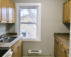 **SPACIOUS** 3 Bedroom Unit in Western Hill!!