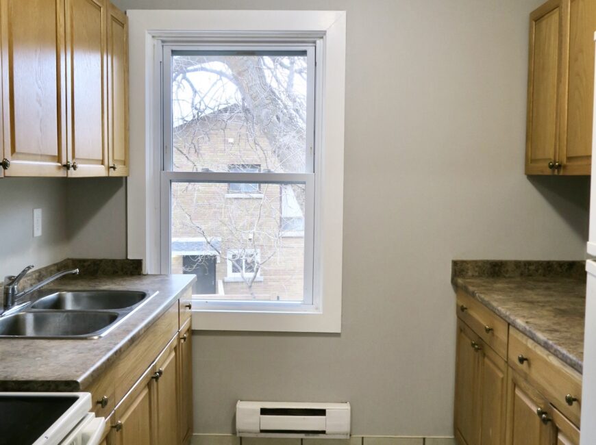**SPACIOUS** 3 Bedroom Unit in Western Hill!!