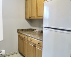 **SPACIOUS** 3 Bedroom Unit in Western Hill!!