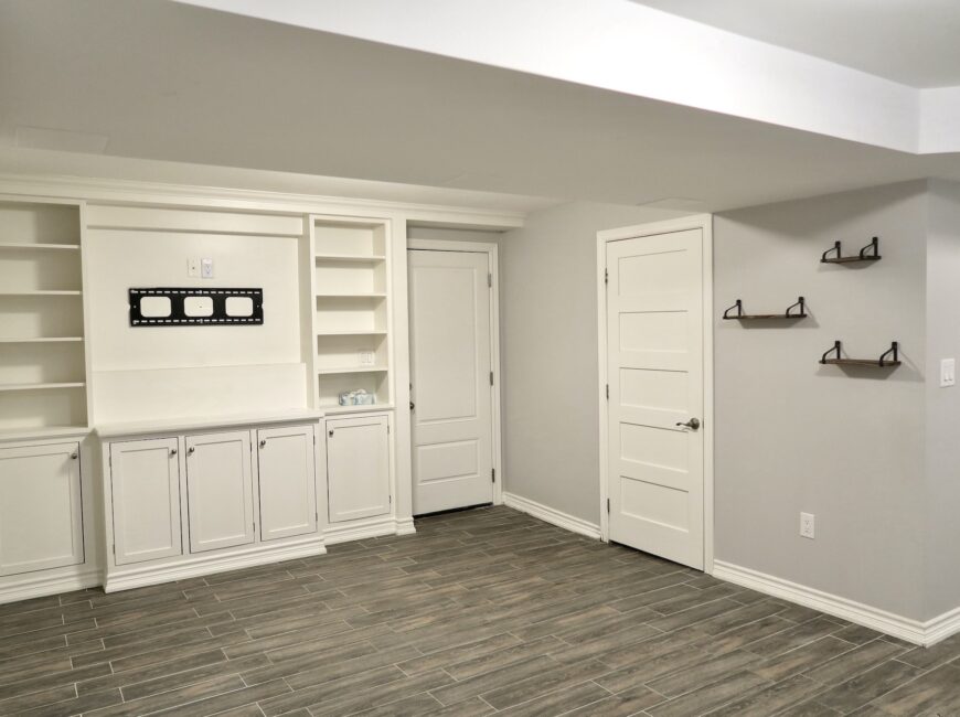 **CUSTOM BUILT** 4 Bed 3.5 Bath Home in St. Davids!!