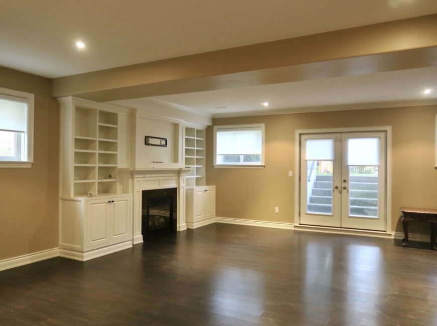**CUSTOM BUILT** 4 Bed 3.5 Bath Home in St. Davids!!
