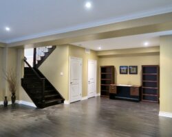 **CUSTOM BUILT** 4 Bed 3.5 Bath Home in St. Davids!!