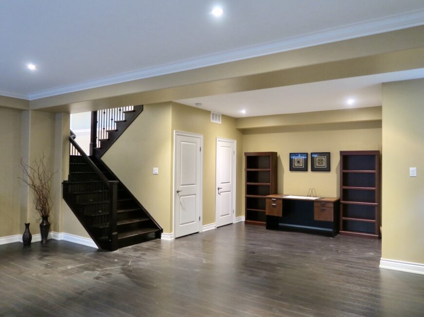 **CUSTOM BUILT** 4 Bed 3.5 Bath Home in St. Davids!!