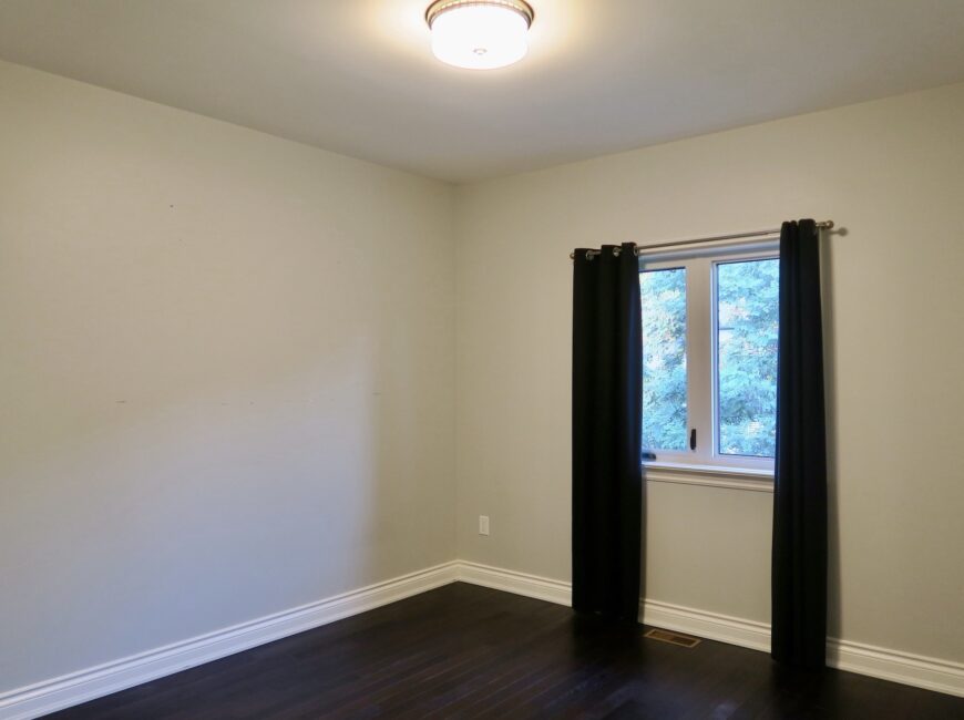 **CUSTOM BUILT** 4 Bed 3.5 Bath Home in St. Davids!!