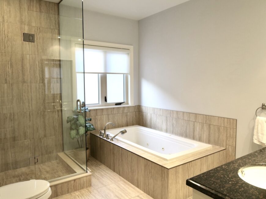 **CUSTOM BUILT** 4 Bed 3.5 Bath Home in St. Davids!!
