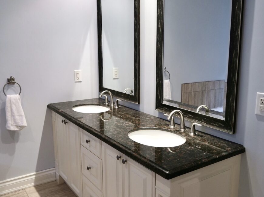 **CUSTOM BUILT** 4 Bed 3.5 Bath Home in St. Davids!!