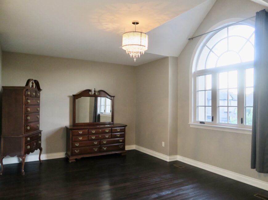 **CUSTOM BUILT** 4 Bed 3.5 Bath Home in St. Davids!!