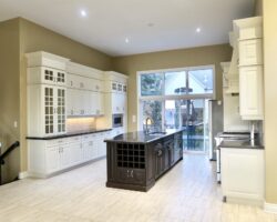 **CUSTOM BUILT** 4 Bed 3.5 Bath Home in St. Davids!!