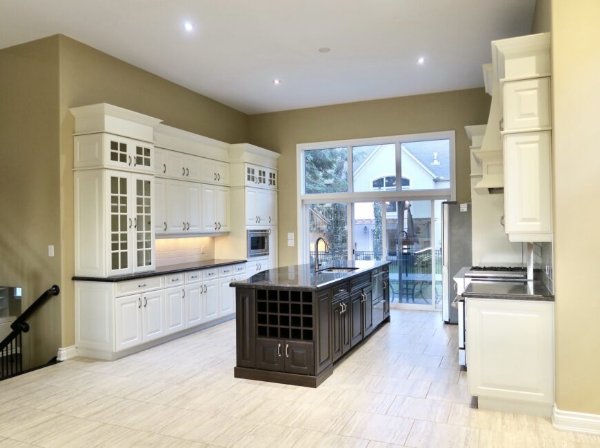 **CUSTOM BUILT** 4 Bed 3.5 Bath Home in St. Davids!!
